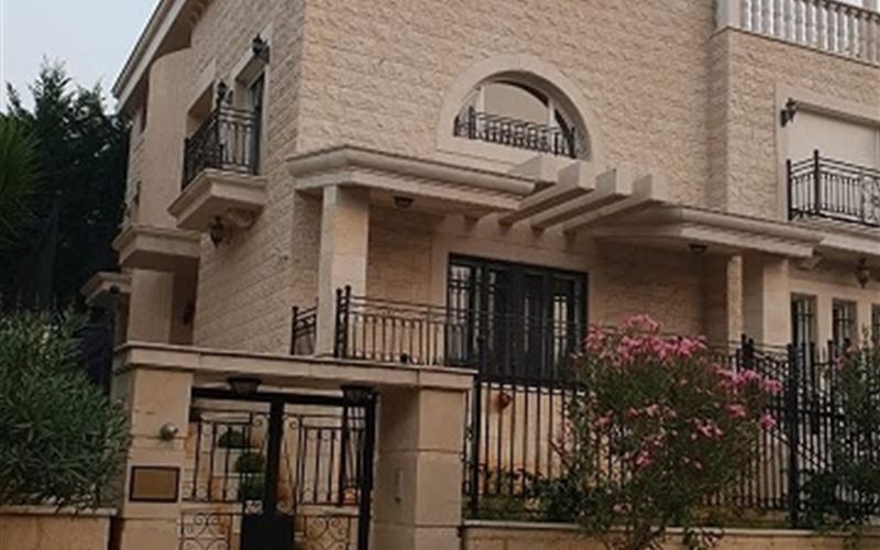 Ajaltoun Villa 800m2 850,000 18545